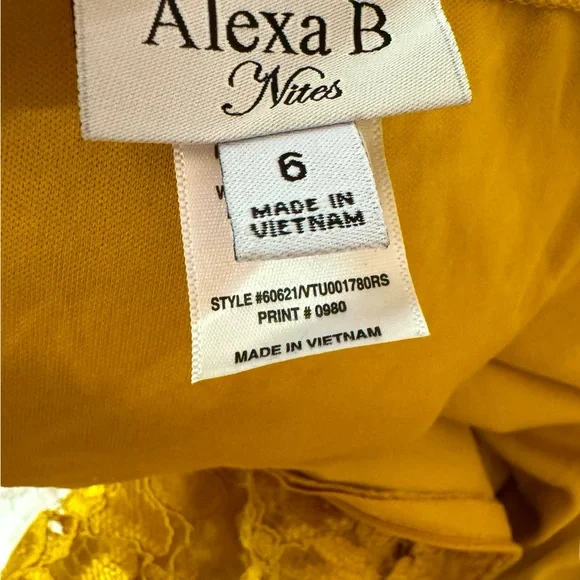 Alexa B Nites Dress - Picture 4 of 9